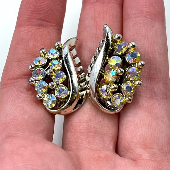 Vintage Y2K Aurora Borealis Crystal Abstract Clip on Earrings - Picture 7 of 8